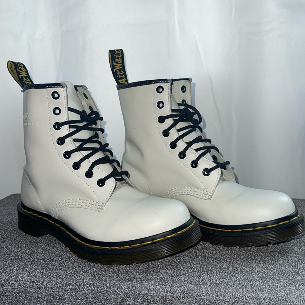 Dr. Martin women’s white boots size 8